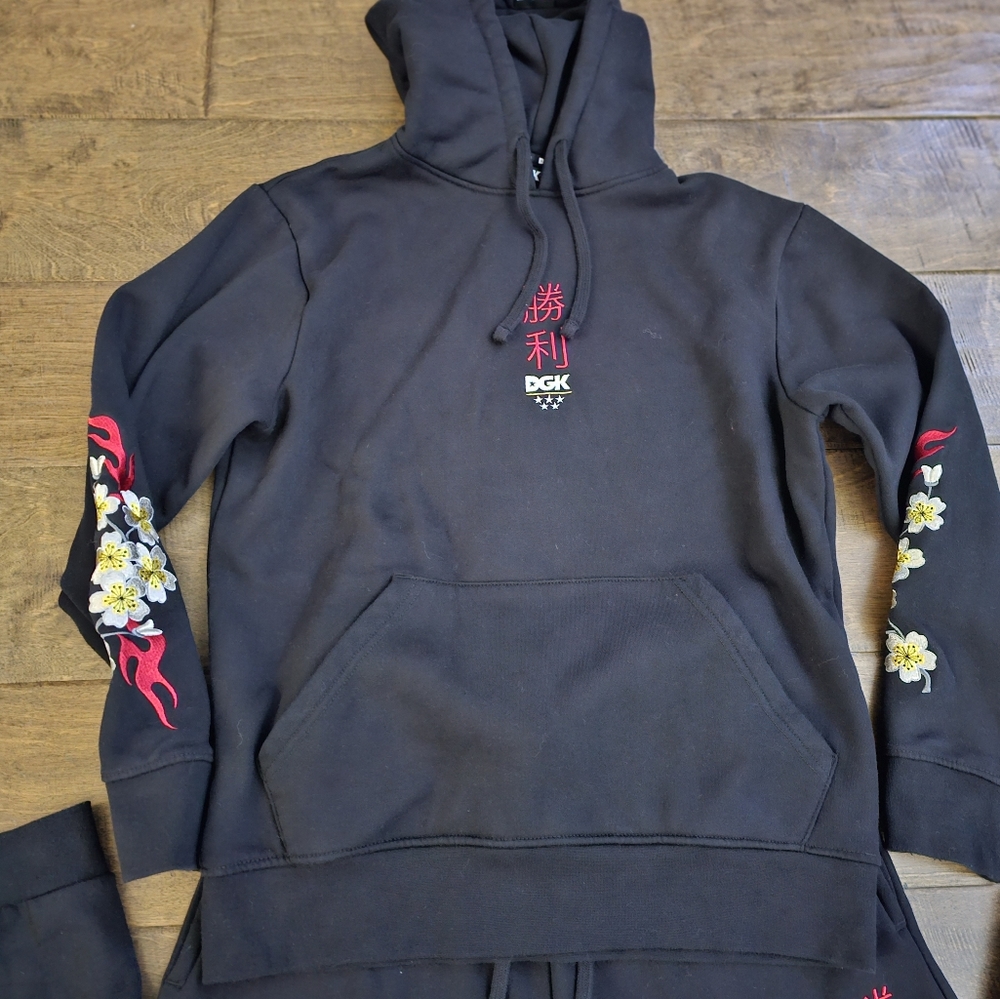MEN/BOYS DGK SWEATSUIT OUTFIT jogger Sweats and hoodie and socks.  STEAL PRICE